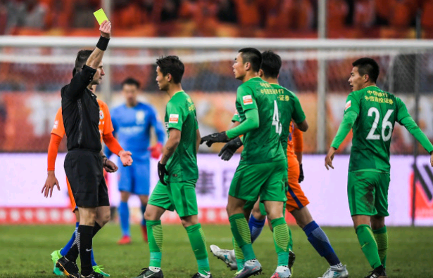 的表现备受 的表现备受