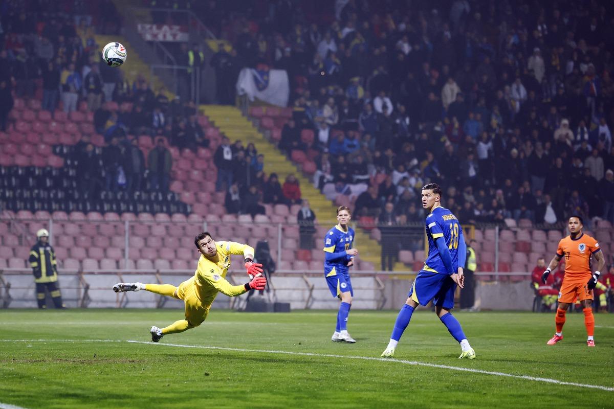 更是各国羽 更是各国羽